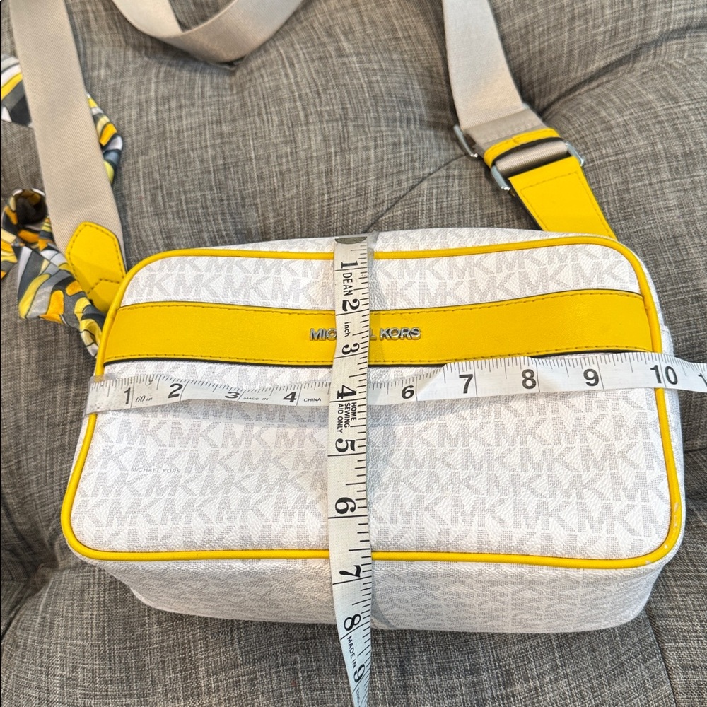 Michael Kors Bag Kenly Jet Set Signature Logo White Yellow Camera Crossbody - Picture 17 of 17
